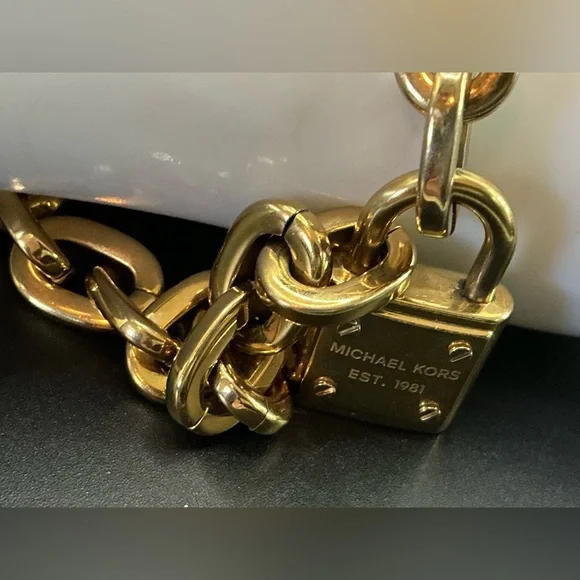 MICHAEL KORS GOLD TONE LOCK CHARM EST. 1981 TOGGLE CHAIN BRACELET - Picture 2 of 3